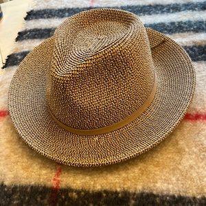 Women’s Lucky Brand Straw Hat. Tan w/tan band.